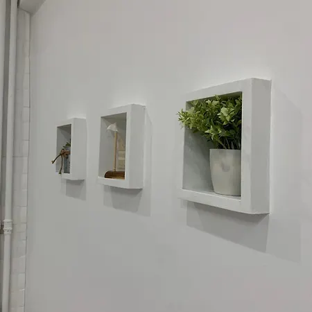 White 아테네